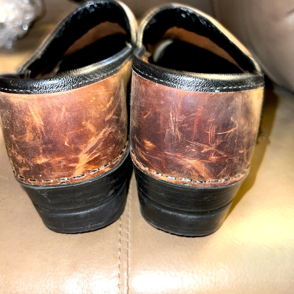 Dansko Size 8, In Great Condition - image 4
